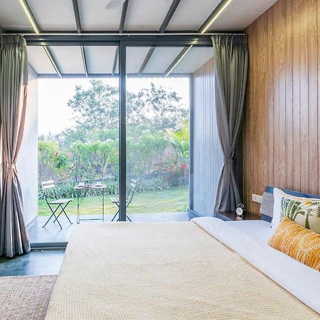 Stayvista'S Celeste Villa - Hill-View Retreat With Infinity Pool ナーシク エクステリア 写真