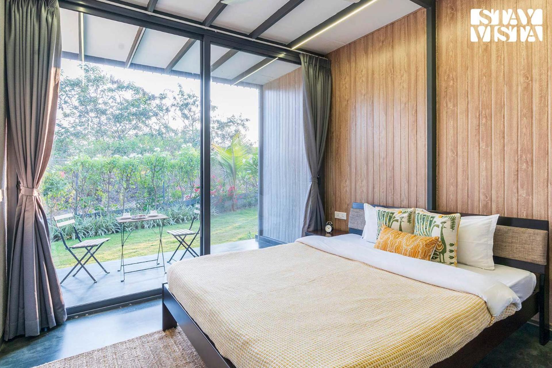 Stayvista'S Celeste Villa - Hill-View Retreat With Infinity Pool ナーシク エクステリア 写真