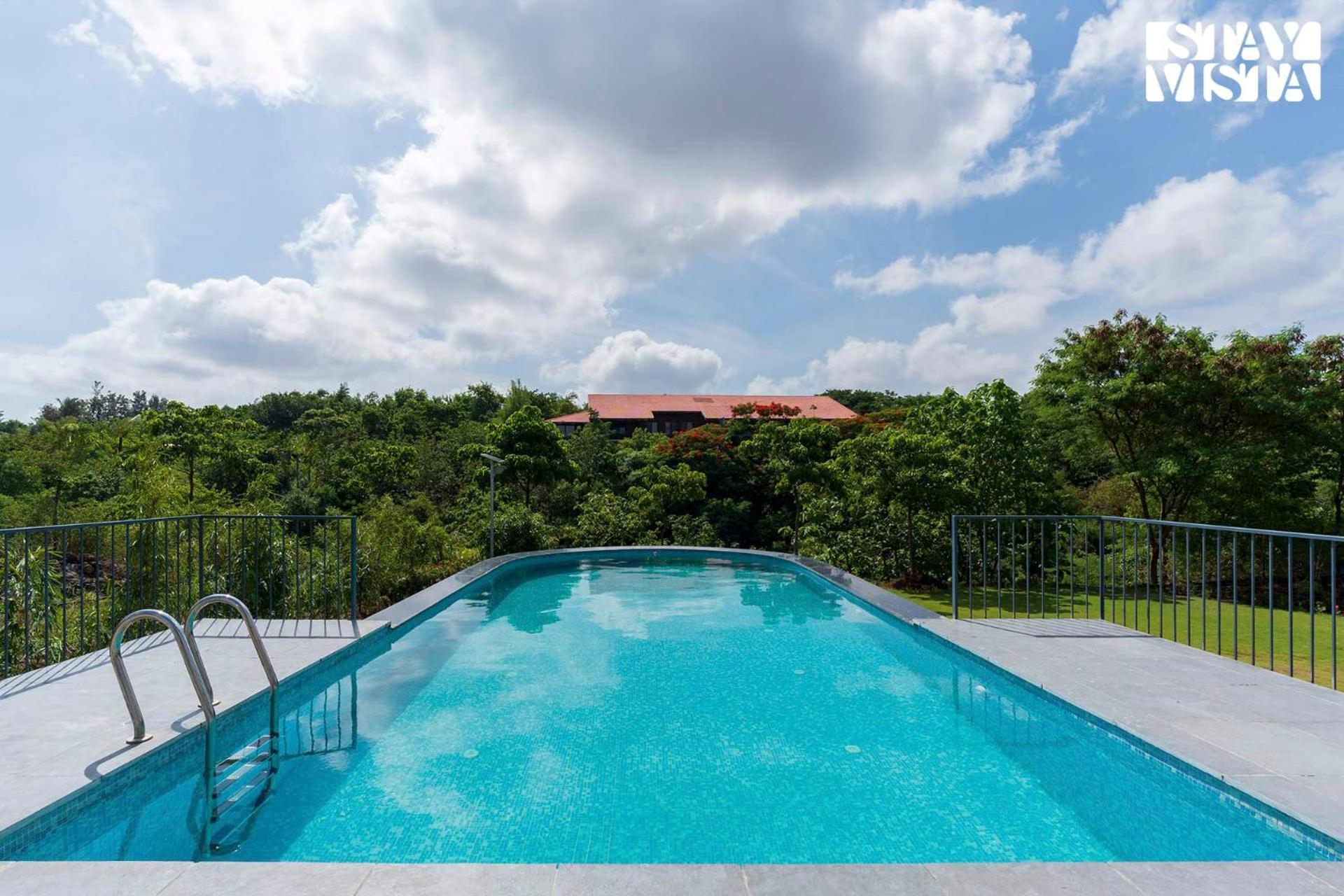 Stayvista'S Celeste Villa - Hill-View Retreat With Infinity Pool ナーシク エクステリア 写真