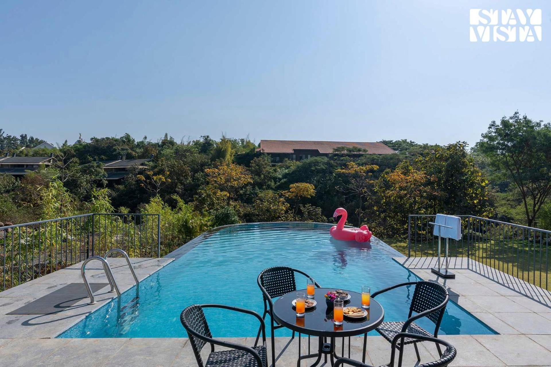 Stayvista'S Celeste Villa - Hill-View Retreat With Infinity Pool ナーシク エクステリア 写真