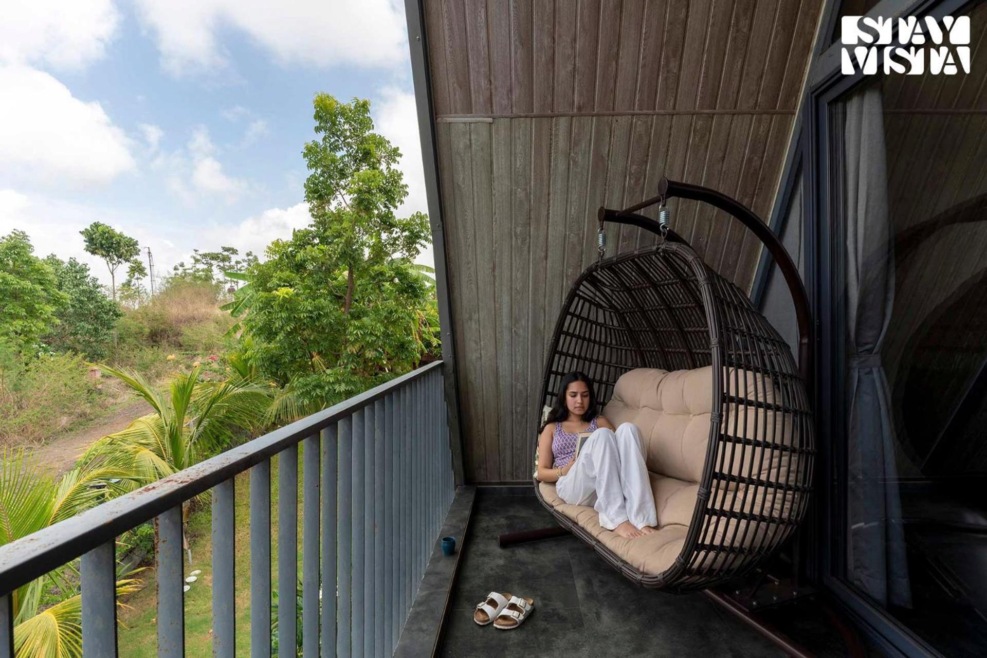 Stayvista'S Celeste Villa - Hill-View Retreat With Infinity Pool ナーシク エクステリア 写真