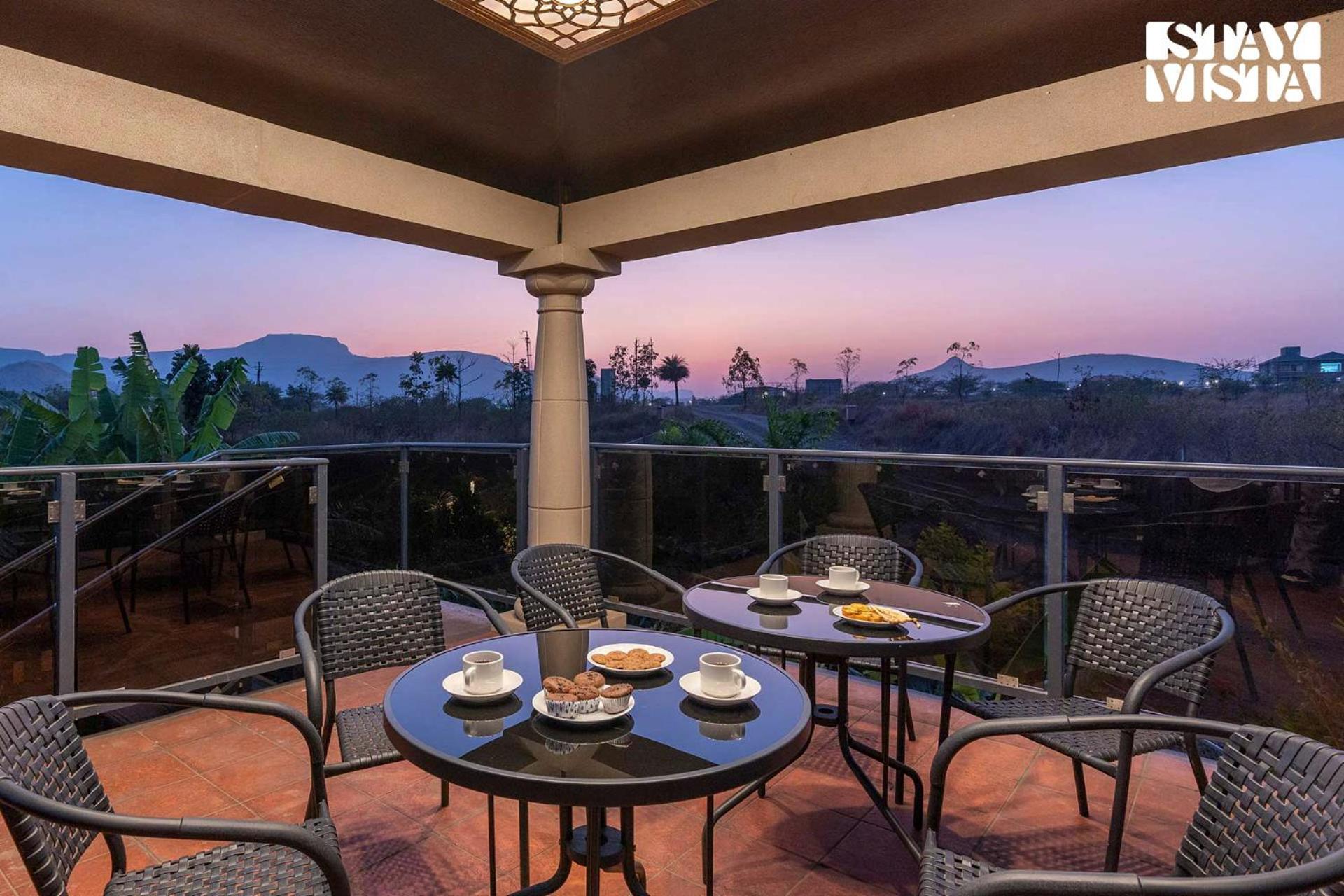 Stayvista'S Celeste Villa - Hill-View Retreat With Infinity Pool ナーシク エクステリア 写真