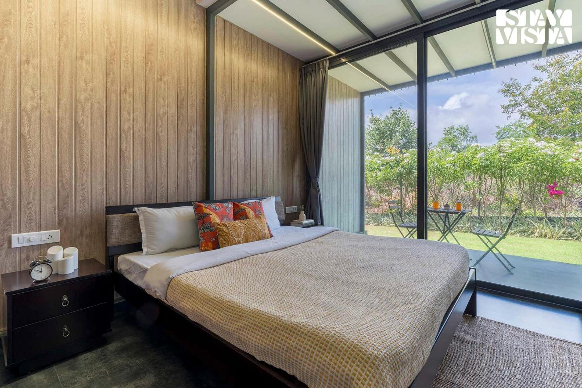 Stayvista'S Celeste Villa - Hill-View Retreat With Infinity Pool ナーシク エクステリア 写真